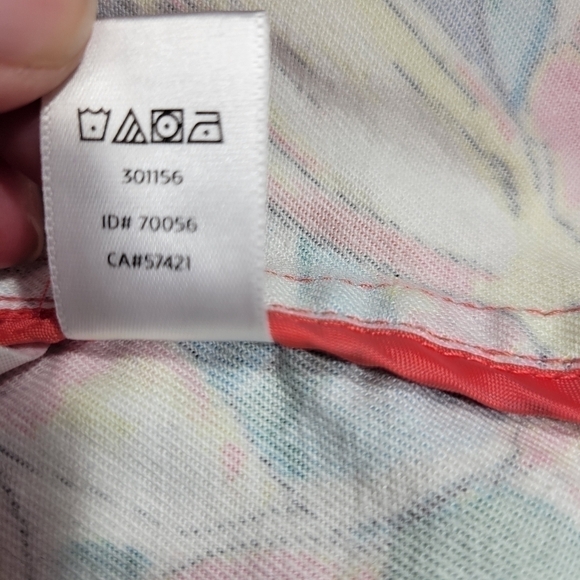 Loft Denim Pencil Skirt with a Floral Print in a Women's Size 0 - Picture 8 of 10